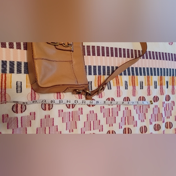 Etienne Aigner light brown/ tan leather shoulder handbag - Picture 3 of 16